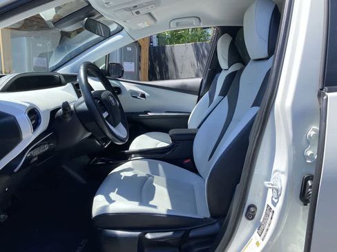 Used 2016 Toyota Prius Three Touring FWD image 14