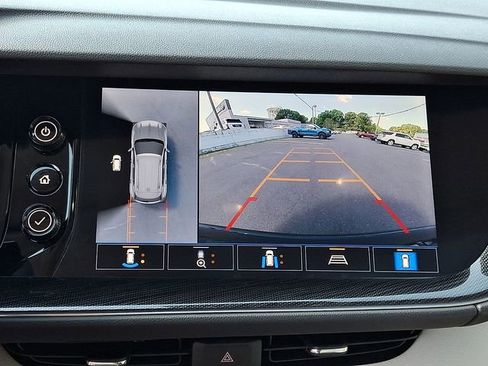 Used 2021 Buick Envision Essence w/ Technology Package I FWD image 17