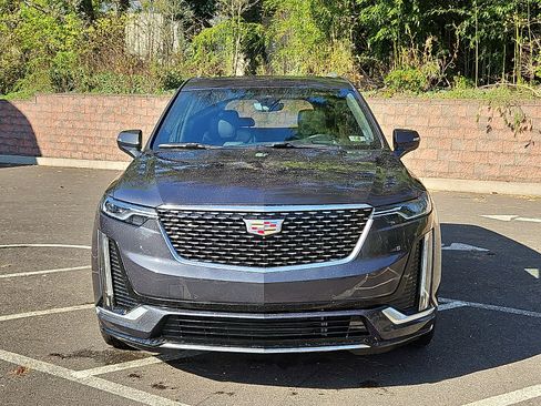 Used 2023 Cadillac XT6 Premium Luxury w/ Technology Package AWD/4WD image 2
