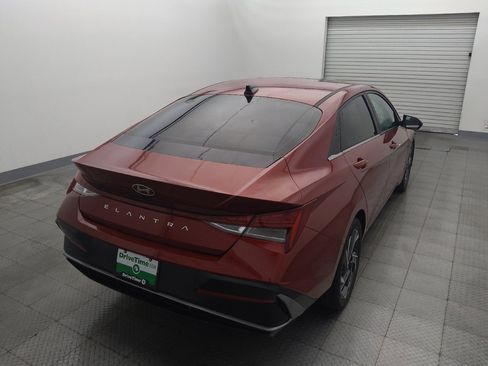 Used 2024 Hyundai Elantra SEL w/ Convenience Package FWD image 7