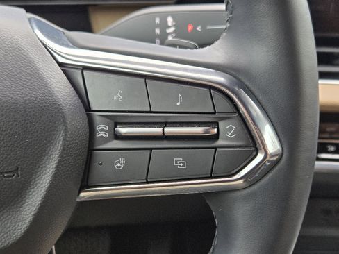 Used 2025 Chevrolet Equinox ACTIV image 28