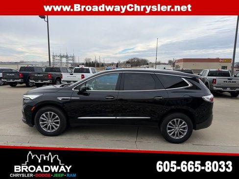 Used 2024 Buick Enclave Premium image 4