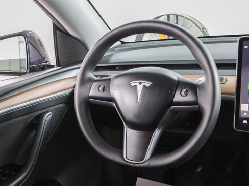 Used 2024 Tesla Model Y Long Range AWD/4WD image 12