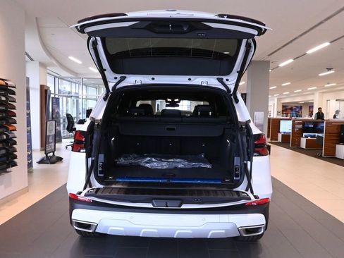 Used 2025 BMW X5 xDrive50e image 37