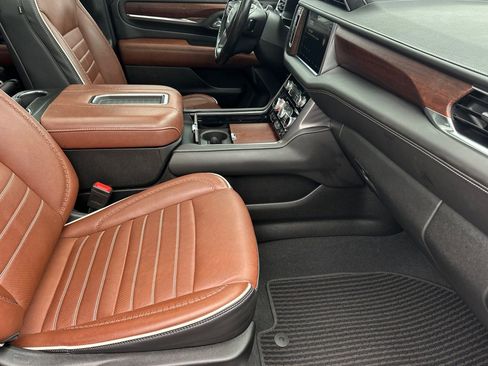 Used 2023 GMC Yukon Denali Ultimate image 16