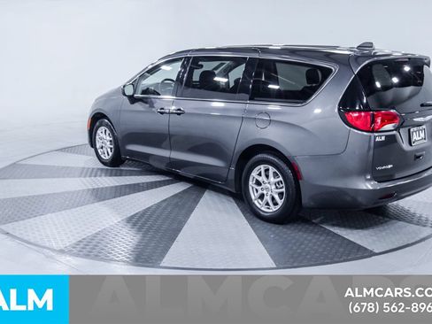Used 2023 Chrysler Voyager LX FWD image 7