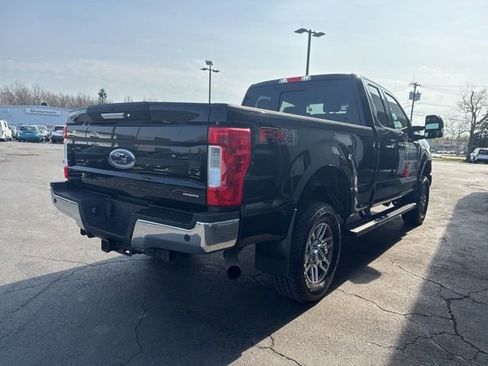 Used 2017 Ford F250 Lariat w/ Lariat Value Package AWD/4WD image 2
