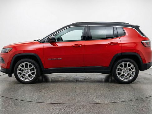Used 2025 Jeep Compass Limited image 5