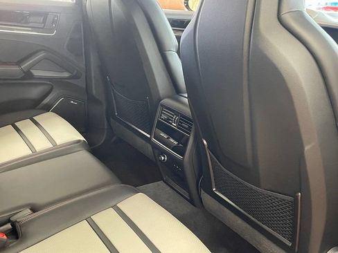 Used 2024 Porsche Cayenne Turbo AWD/4WD image 27
