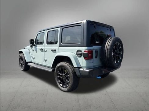 Used 2023 Jeep Wrangler Unlimited Sahara w/ Cold Weather Group AWD/4WD image 5