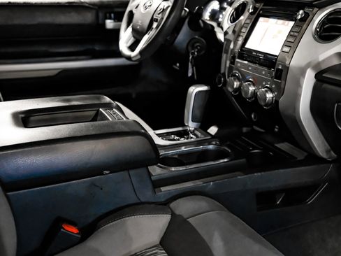 Used 2019 Toyota Tundra SR5 w/ SR5 Upgrade Package AWD/4WD image 30