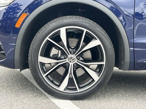 Certified 2022 Volkswagen Tiguan SEL R-Line image 10
