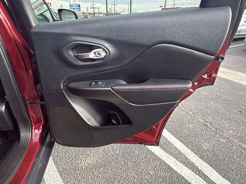 Used 2019 Jeep Cherokee Trailhawk w/ Cold Weather Group image 15