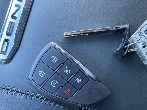 New 2026 GMC Yukon Denali w/ Sun & Power Step Package image 33