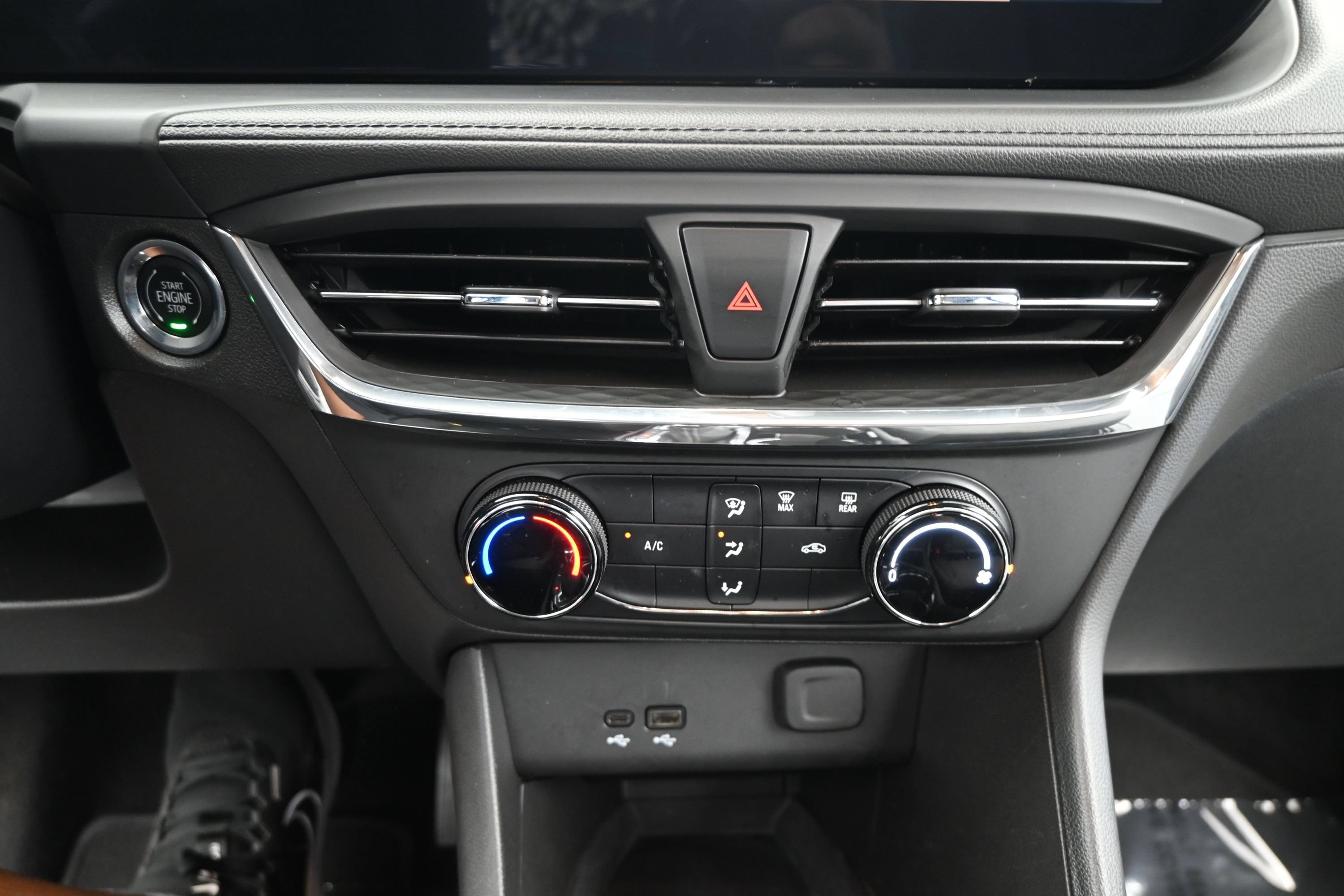 Certified 2025 Buick Encore GX Preferred FWD image 21