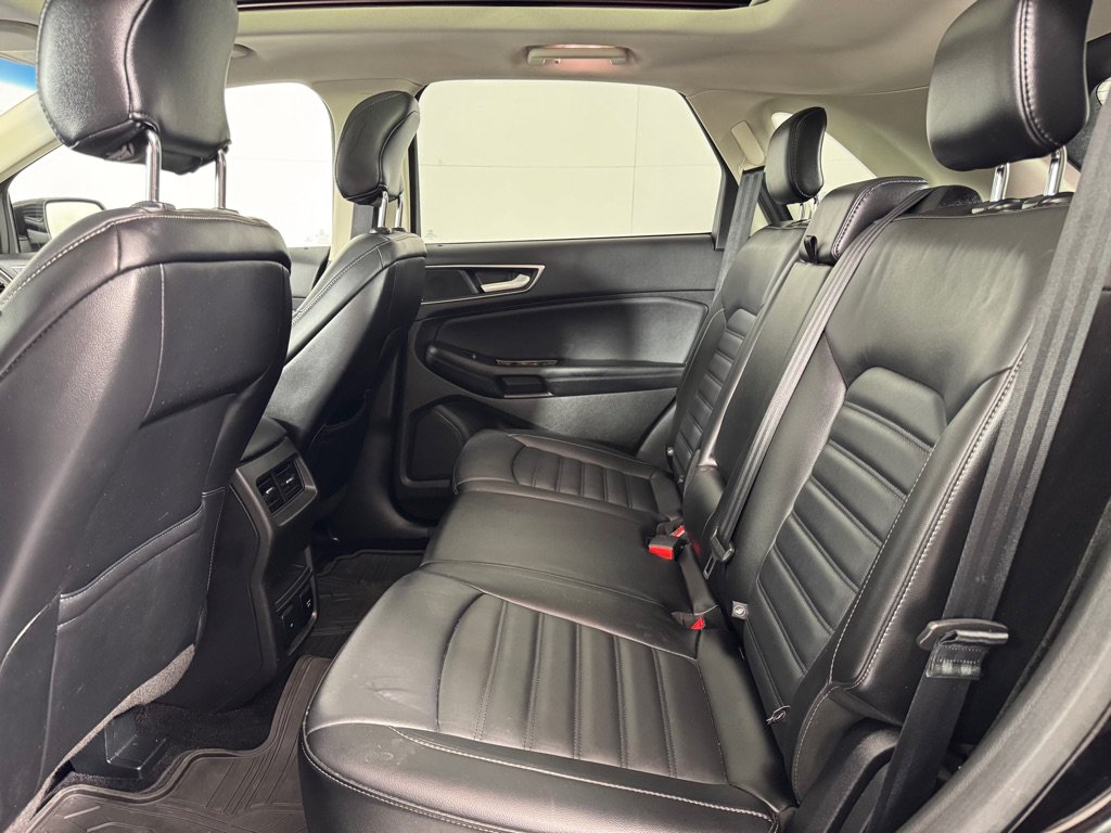 Used 2016 Ford Edge SEL w/ Equipment Group 201A AWD/4WD image 17