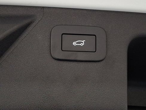 Certified 2025 Land Rover Discovery Sport S image 29