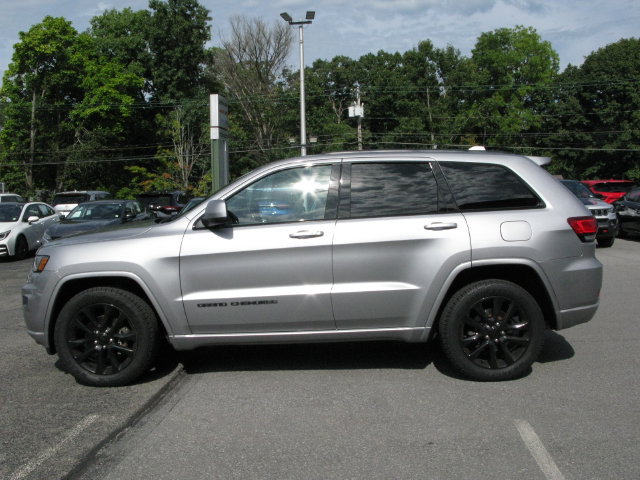 Used 2020 Jeep Grand Cherokee Altitude AWD/4WD image 9