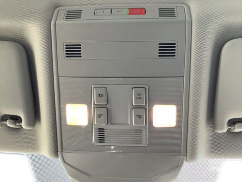 New 2025 Volkswagen Jetta SE image 19