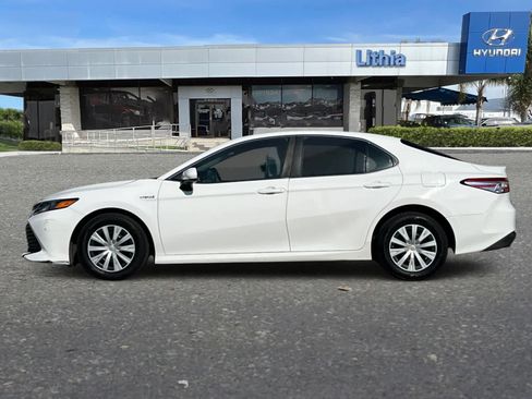 Used 2018 Toyota Camry LE image 6