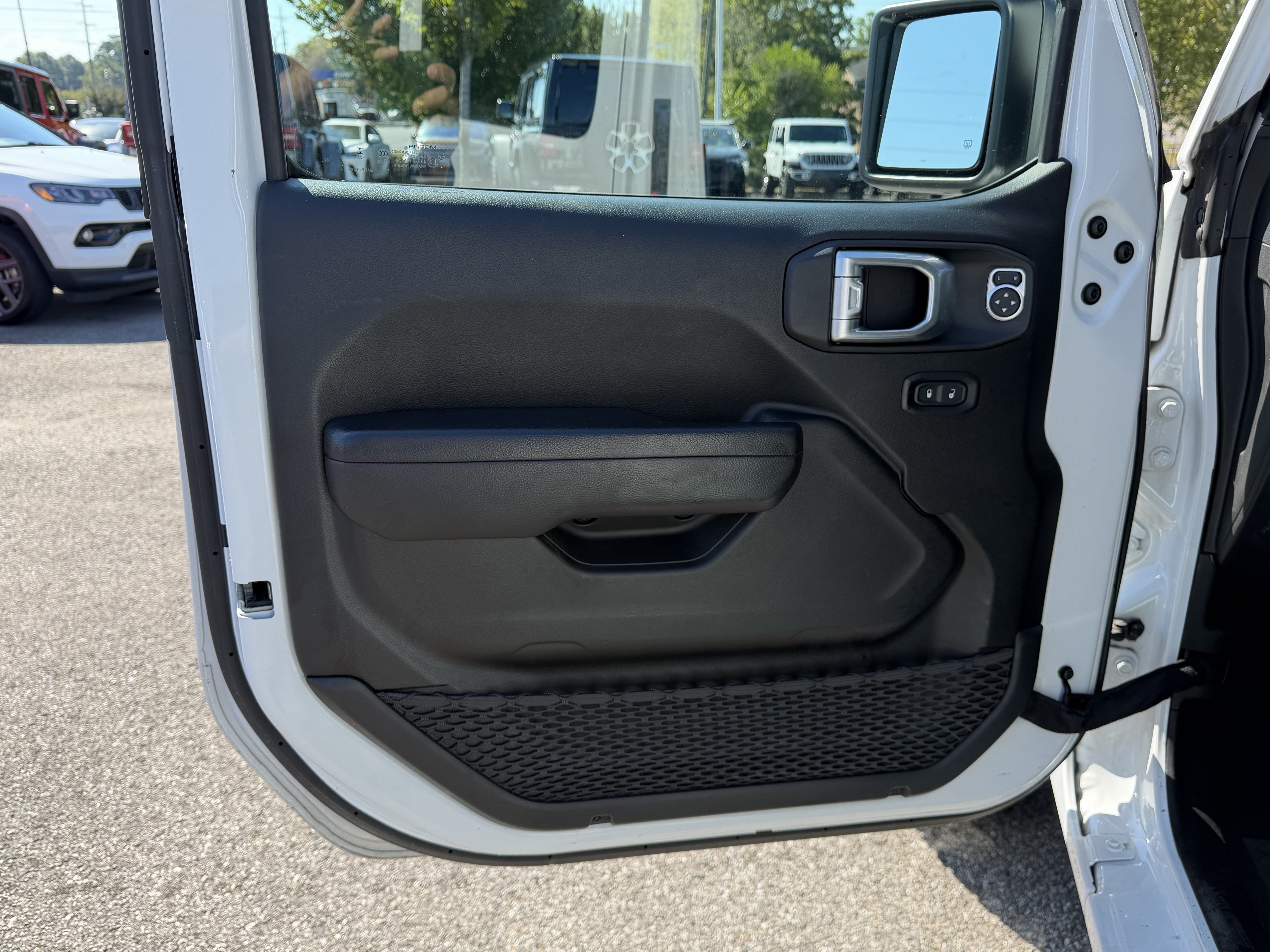 Used 2023 Jeep Wrangler Unlimited Sport AWD/4WD image 14