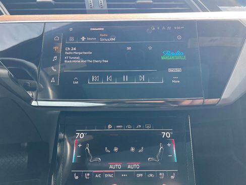 Used 2022 Audi e-tron Premium Plus AWD/4WD image 11