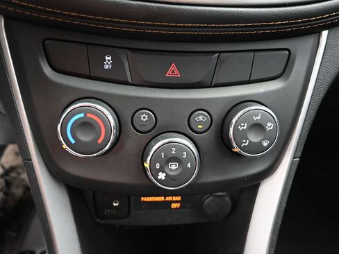 Used 2019 Chevrolet Trax LT w/ LT Convenience Package FWD image 14