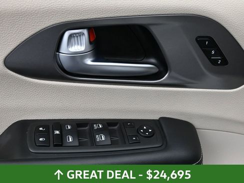 Used 2024 Chrysler Pacifica Touring-L image 32