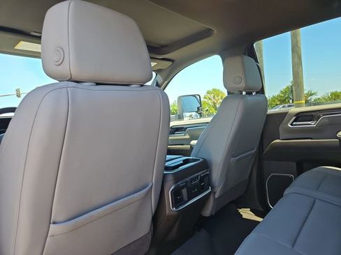 Used 2025 Chevrolet Silverado 2500 LTZ w/ LTZ Premium Package AWD/4WD image 9