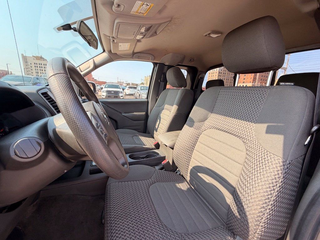 Used 2018 Nissan Frontier SV AWD/4WD image 12