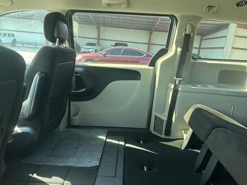 Used 2014 Dodge Grand Caravan SXT image 9