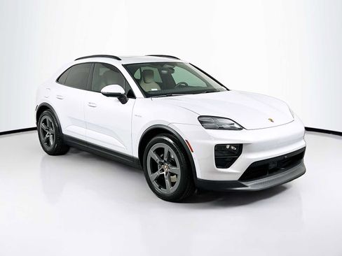 New 2026 Porsche Macan 4 Electric AWD/4WD image 7
