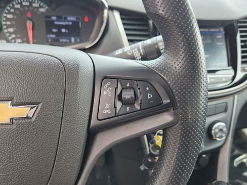 Used 2020 Chevrolet Trax LS image 17