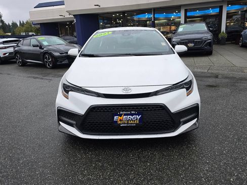 Used 2021 Toyota Corolla SE FWD image 2