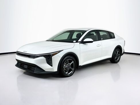 Used 2025 Kia K4 FWD image 3