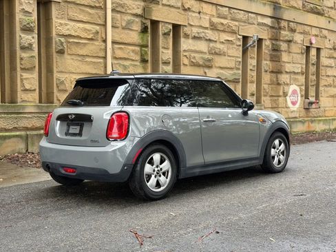 Used 2018 MINI Cooper 2-Door Hardtop image 4