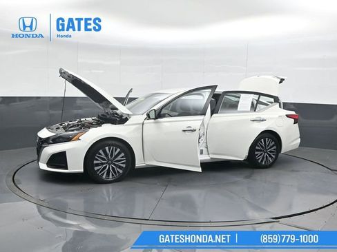 Used 2025 Nissan Altima 2.5 SV FWD image 51