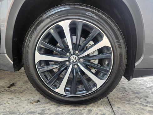 Used 2021 Toyota Highlander XSE AWD/4WD image 13