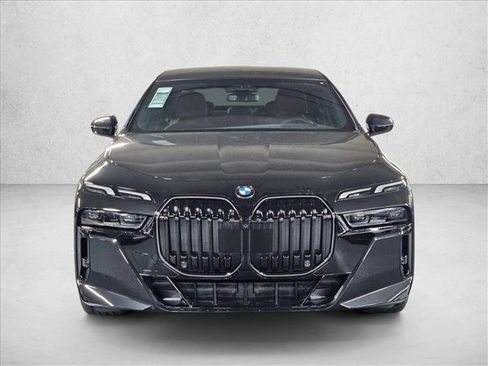 New 2026 BMW 740i RWD image 2