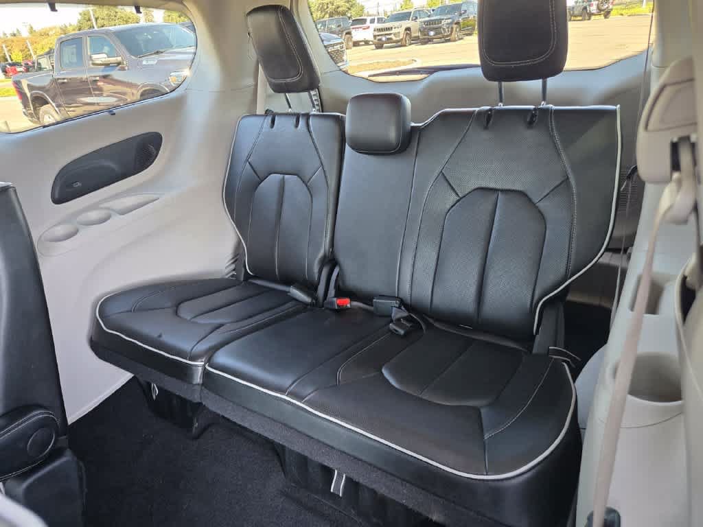 Used 2024 Chrysler Pacifica Limited FWD image 22
