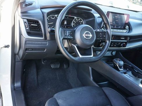 Used 2023 Nissan Rogue S image 11