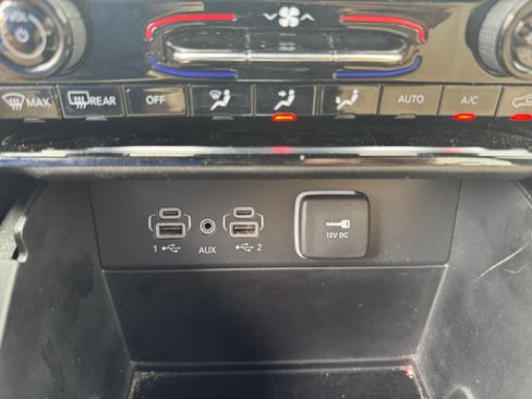 Used 2023 Jeep Grand Cherokee Limited image 20