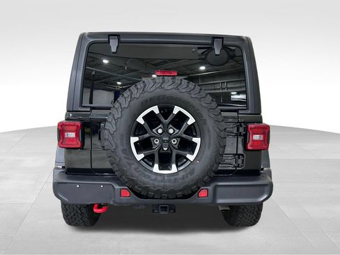 Used 2025 Jeep Wrangler Unlimited Rubicon AWD/4WD image 4