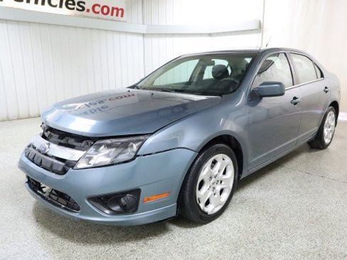 Used 2011 Ford Fusion SE image 2