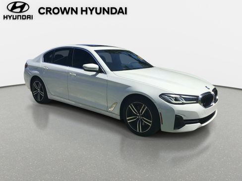 Used 2021 BMW 530i w/ Premium Package RWD image 3
