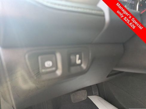Used 2023 GMC Acadia SLT AWD/4WD image 16