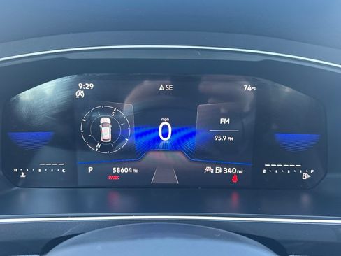 Used 2023 Volkswagen Tiguan SE w/ Panoramic Sunroof Package FWD image 26