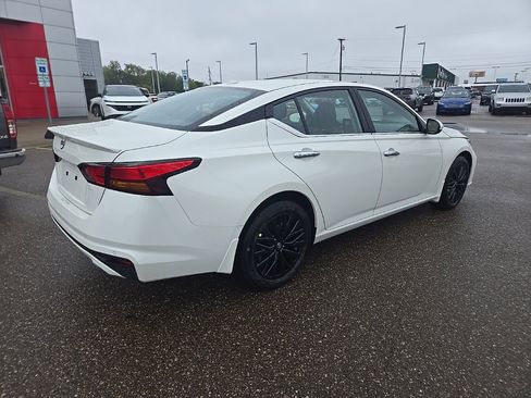New 2025 Nissan Altima 2.5 SV image 7
