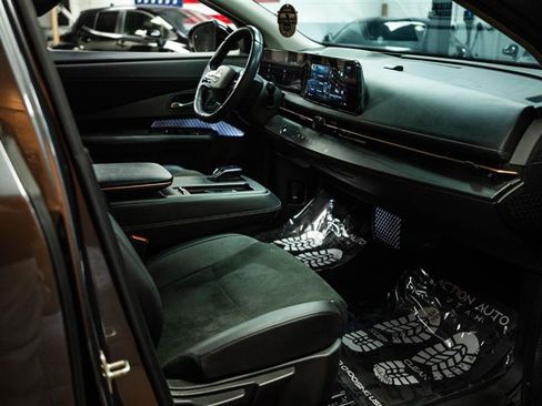 Used 2024 Nissan Ariya FWD image 13