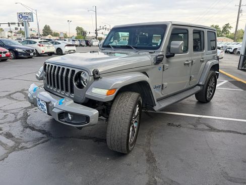 Used 2023 Jeep Wrangler Unlimited Sahara AWD/4WD image 3
